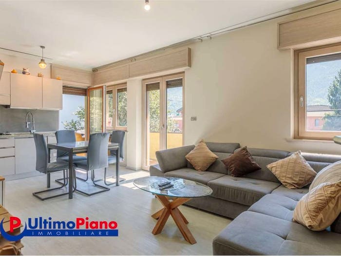 Appartamento bilocale in vendita in Via Grand Eyvia, Centro, Aosta