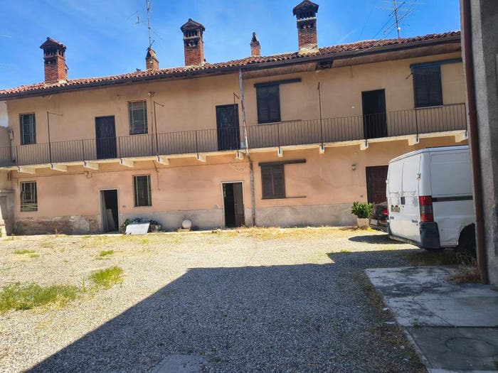 Appartamento con 6 locali in vendita in Via Giosuè Carducci, Buscate