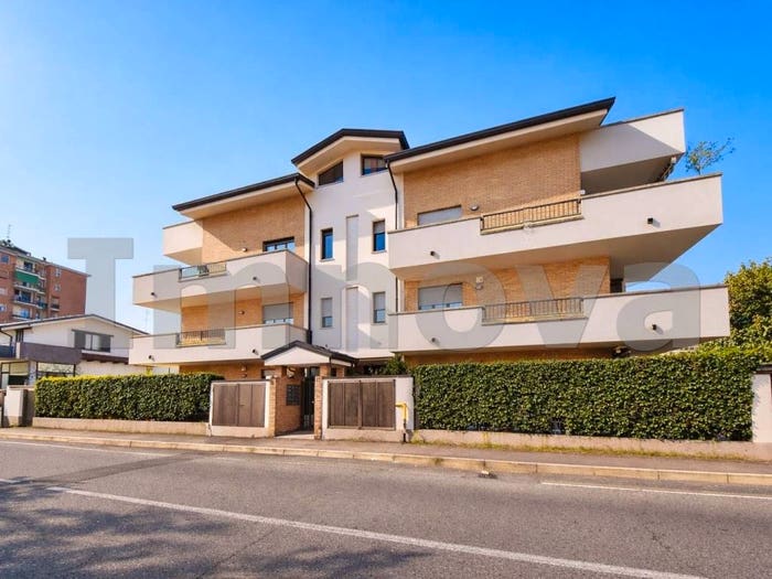 Appartamento quadrilocale in vendita in Via Cesare Battisti, Cesano Maderno