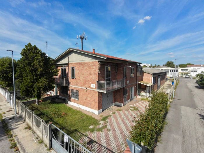 Casa con 6 locali in vendita in Via Ruggero Leoncavallo, Fiera Ferrara Sud, Ferrara