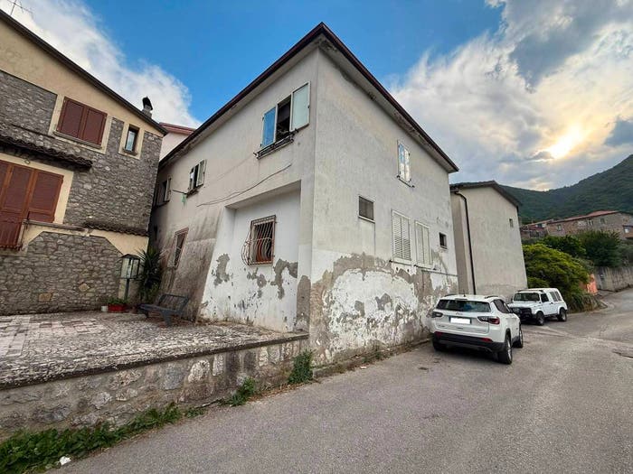 Casa con 6 locali in vendita in Cautano