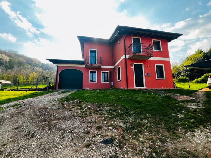 Casa bilocale in vendita in Via Gobbi Alti, Cornedo Vicentino