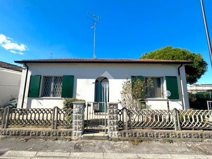 Casa con 5 locali in vendita in Via Longidieno, Classe, Ravenna