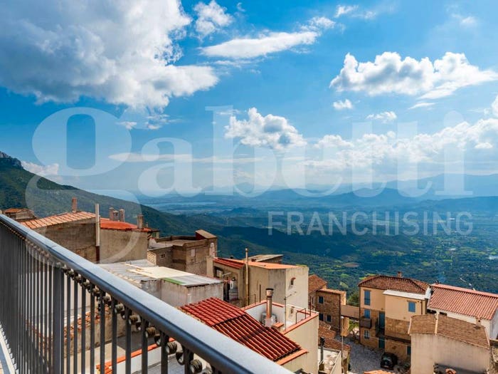 Casa con 6 locali in vendita in via Roma sn, Centro, Baunei