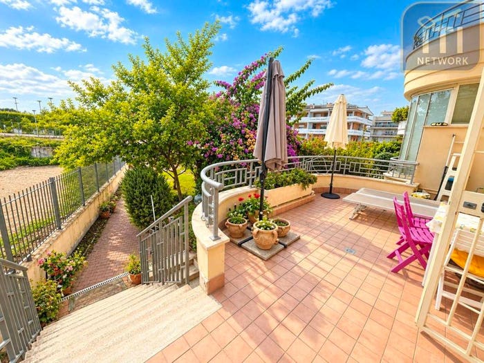 Casa trilocale in vendita in Viale Hugo Pratt, Mezzocammino, Roma