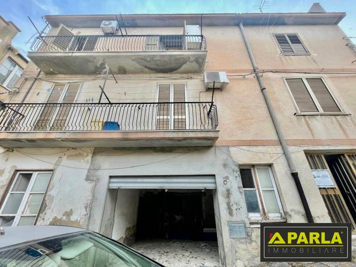 Appartamento con 5 locali in vendita in Via Gela, Canicattì