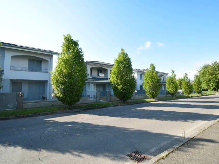 Casa quadrilocale in vendita in Via Salvo D'Acquisto, Centro, Guastalla