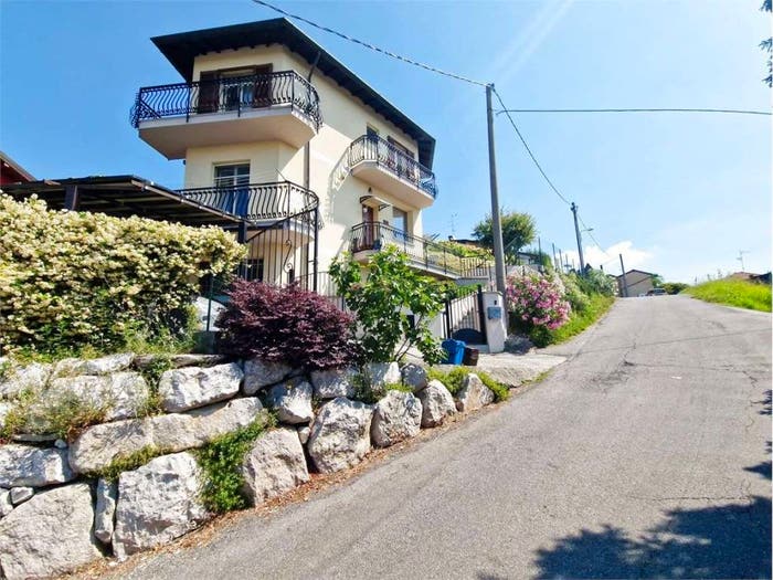 Casa quadrilocale in vendita in Via Monte Bianco, Centro, Besozzo