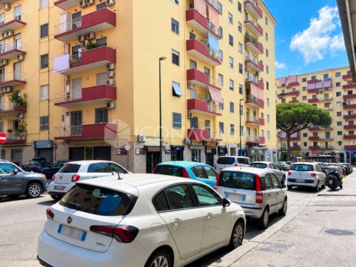 Appartamento trilocale in vendita in Via Sebastiano Veniero, Fuorigrotta, Napoli