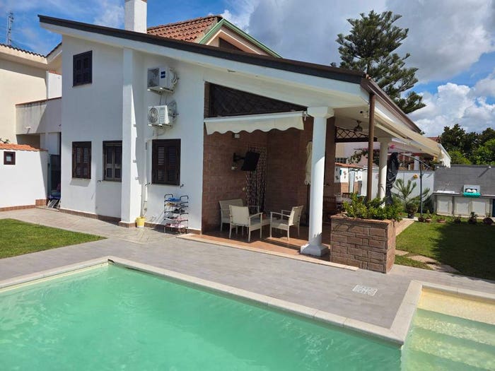 Casa quadrilocale in vendita in Viale Colle Romito, Colle Romito, Ardea