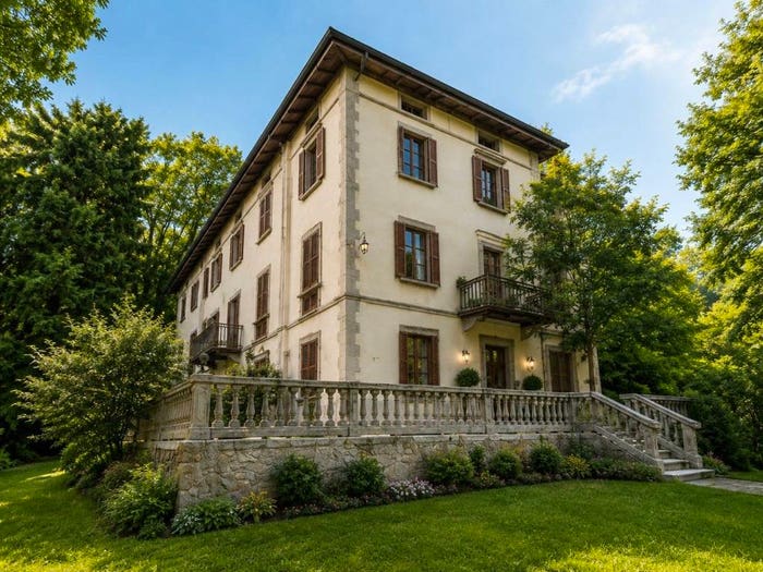 Casa con 6 locali in vendita in Via Monte Cura, Albino