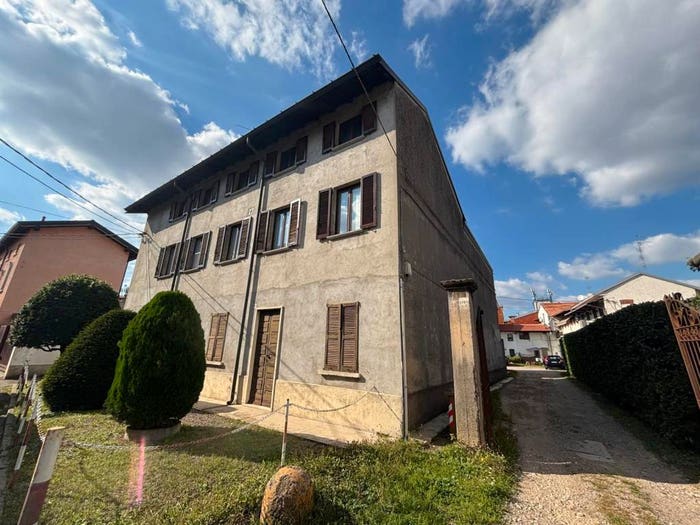 Casa con 6 locali in vendita in Via Novara, Borsano, Busto Arsizio