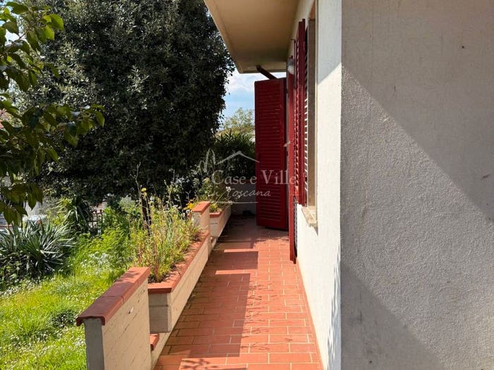 Casa con 6 locali in vendita in Via Ugo Foscolo, Centro, Montale