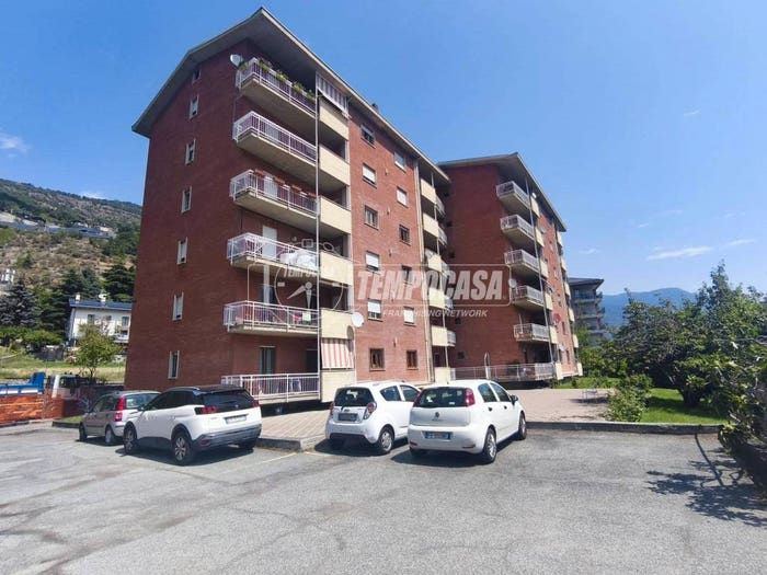 Appartamento con 5 locali in vendita in Via de Chevreres Gilles, Centro, Aosta