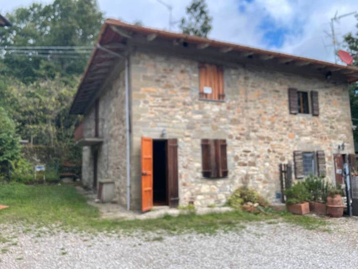 Casa con 6 locali in vendita in Consuma, Montemignaio