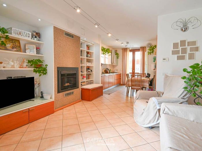 Casa trilocale in vendita in Via Carlo Cattaneo, Zandobbio