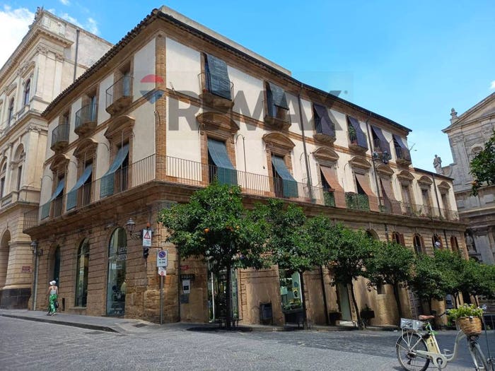 Appartamento quadrilocale in vendita in Discesa Collegio, Centro, Caltagirone