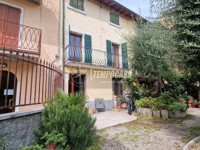Casa quadrilocale in vendita in Via Borgo Cavour, Centro, Bardolino