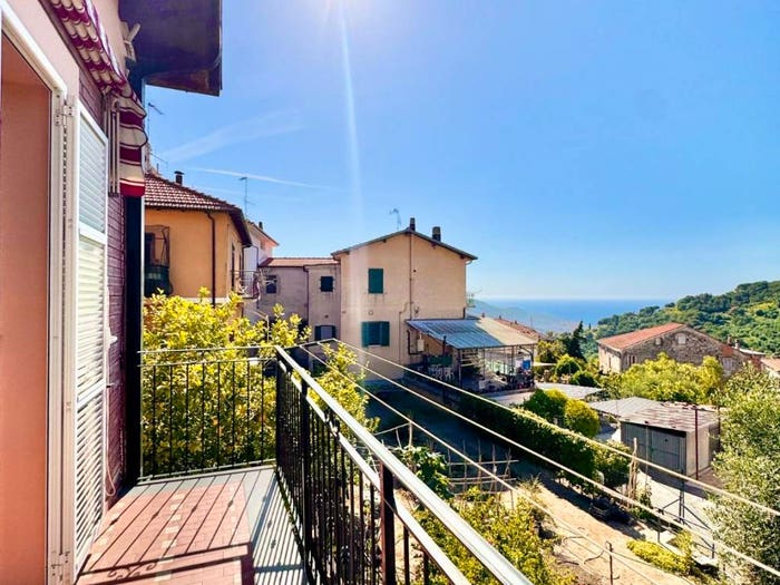 Casa con 6 locali in vendita in Via delle Scuole, Borgo Sant'Agata Borgo d'Oneglia Costa d'Oneglia, Imperia