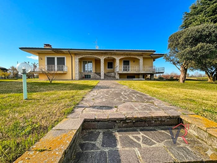 Casa con 5 locali in vendita in Via Roma, Centro, Dello