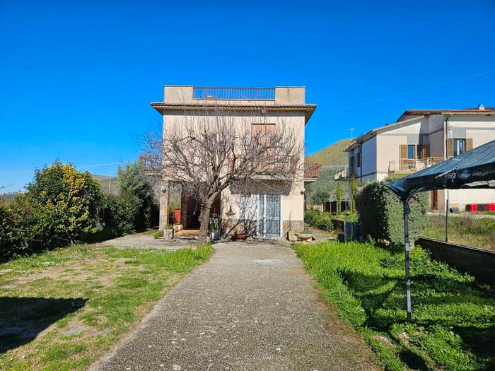 Casa con 6 locali in vendita in Via Montebello, Fara in Sabina