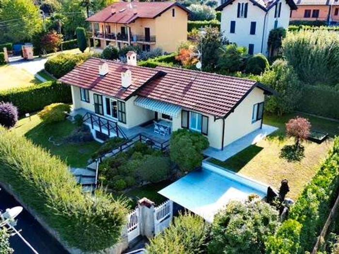 Casa con 6 locali in vendita in Via Canova, Castello, Castelveccana