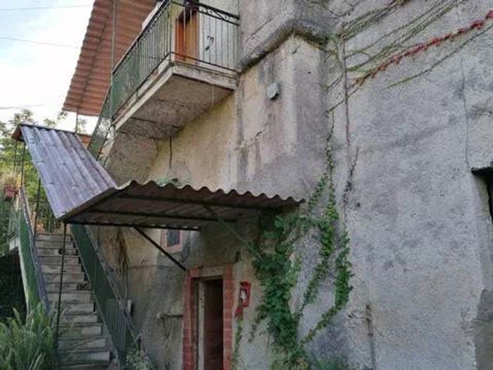 Casa con 6 locali in vendita in Via Vincenzo Janfolla No Number, Piscinola, Napoli