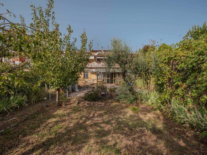 Appartamento con 6 locali in vendita in Via dei Mille, Torricella, Campi Bisenzio