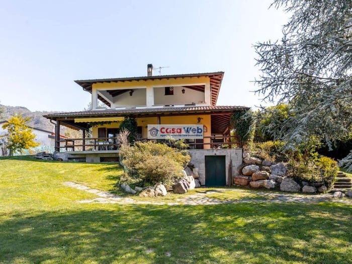 Casa con 6 locali in vendita in Castello, Castelveccana
