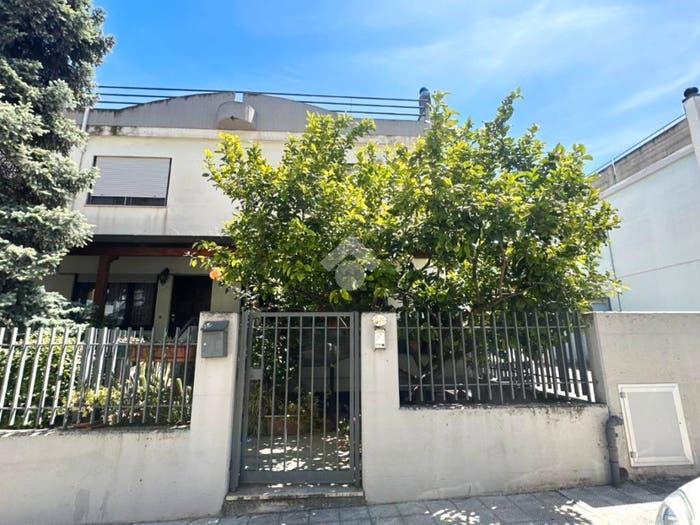 Casa con 5 locali in vendita in Via generale francesco rizzi, Centro, Canosa di Puglia