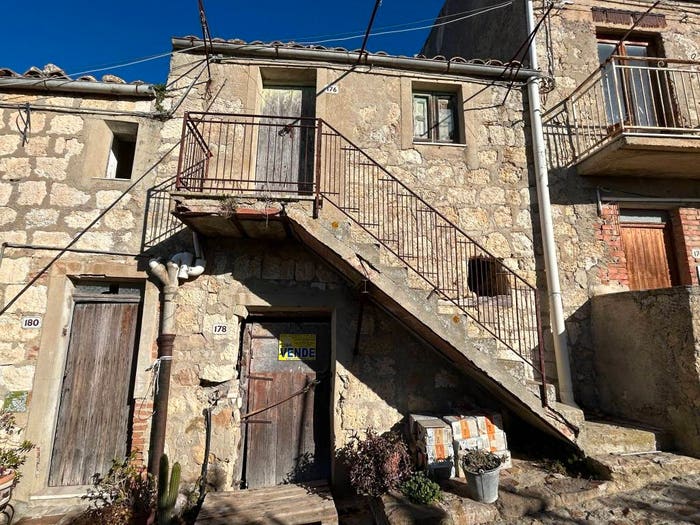 Casa bilocale in vendita in Nucleo Nero, Blufi