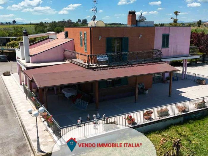 Casa con 6 locali in vendita in Strada Comunale Giardini, Campomarino
