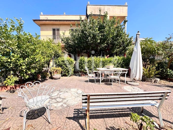 Casa trilocale in vendita in Via Aquino Molara, Santicelli, Palermo