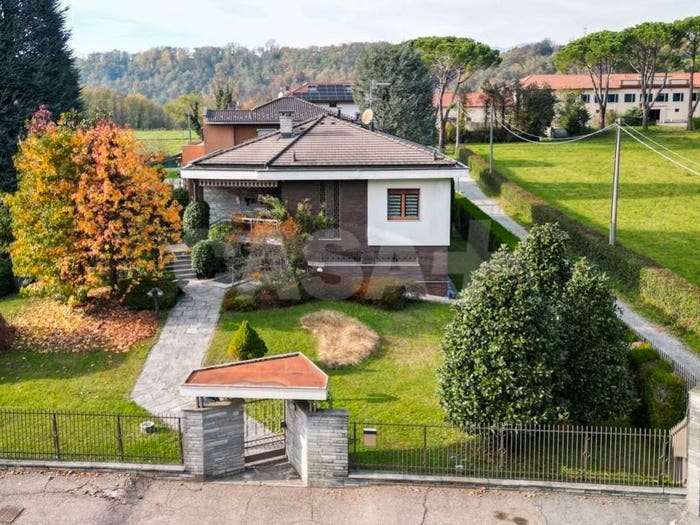 Casa con 6 locali in vendita in VIA GENERAL CADORNA, Centro, Malnate