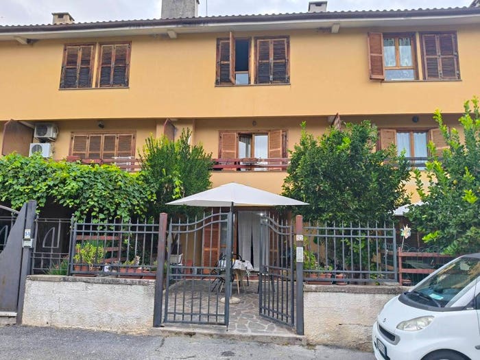 Casa quadrilocale in vendita in Via Colle Carafa, Nazzano