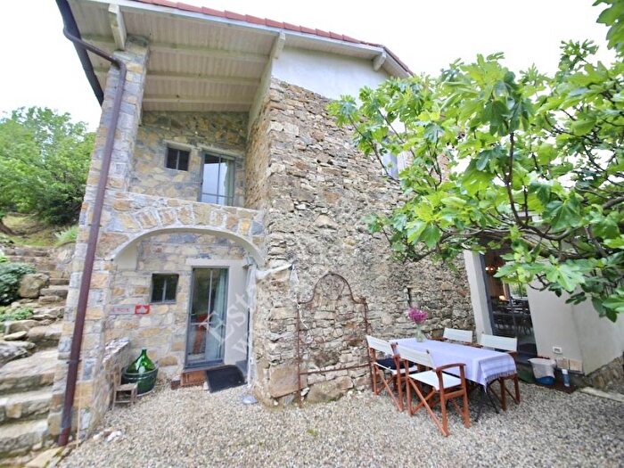Casa trilocale in vendita in Via San Bernardo, Centro, Vallebona