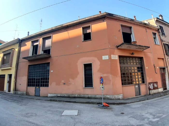 Casa quadrilocale in vendita in Viale Camillo Benso di Cavour, Centro Storico, Ferrara