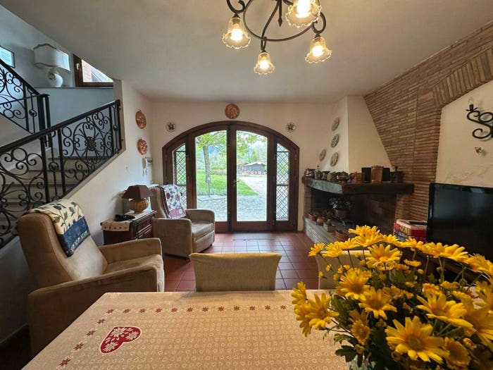 Casa con 6 locali in vendita in Strada Comunale Rigaini, Agnone
