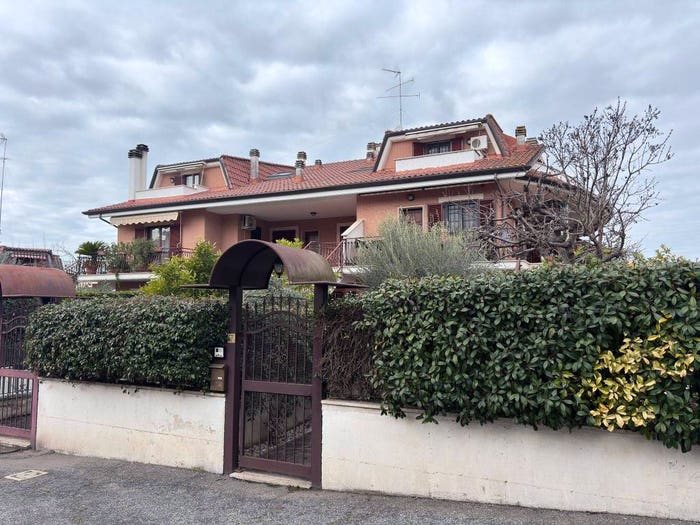 Appartamento con 5 locali in vendita in Zona Stadio La Fonte, Monterotondo
