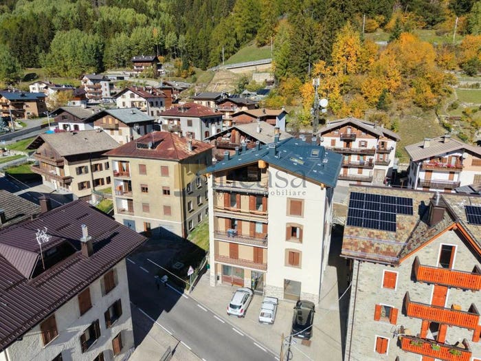 Appartamento trilocale in vendita in Via Don Peccedi, Isolaccia, Valdidentro