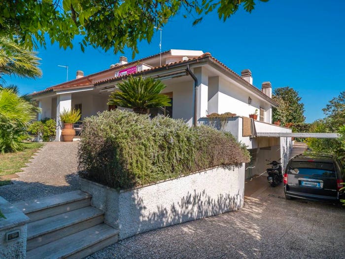 Casa con 6 locali in vendita in Via Giulio Cesare, Centro, Montalto di Castro