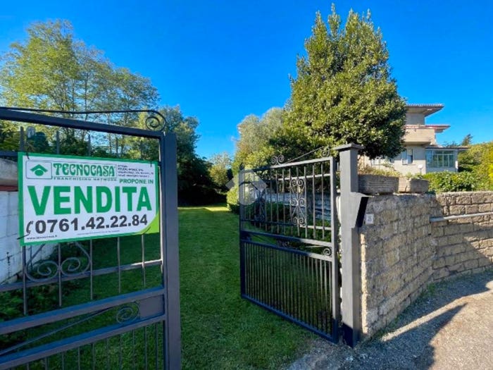 Casa quadrilocale in vendita in Via Alessandro Guarnelli, Centro, Valentano