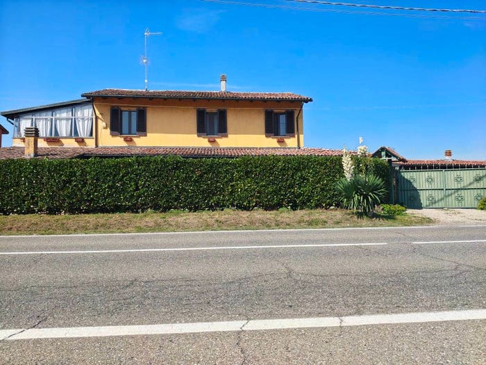 Casa con 6 locali in vendita in Via Benedetto Cairoli, Centro, Ottobiano