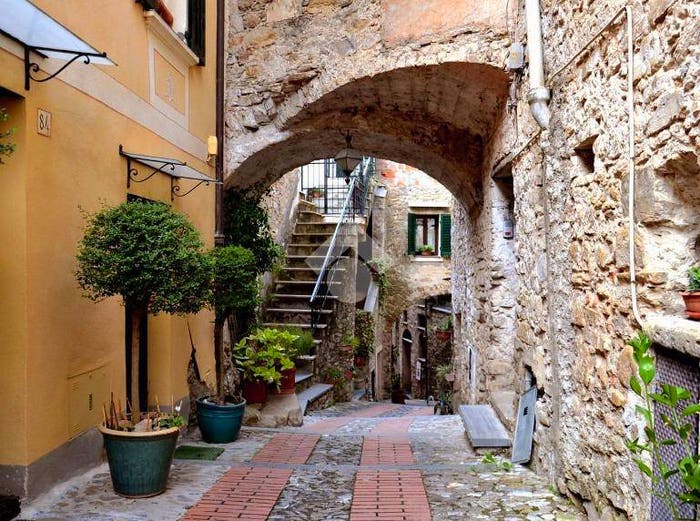 Appartamento quadrilocale in vendita in Via Castello, Centro, Apricale