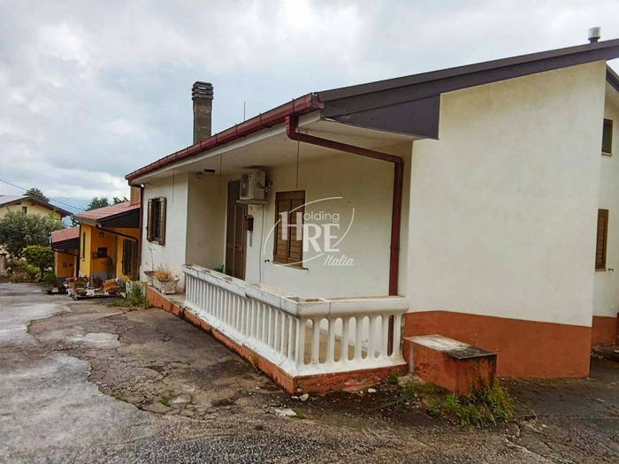 Casa con 6 locali in vendita in Centro, Rovito