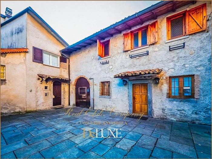 Casa con 6 locali in vendita in Albavilla