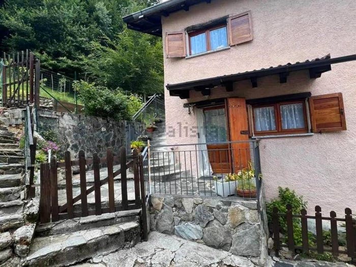 Casa quadrilocale in vendita in località Cagerimo, Gravedona ed Uniti