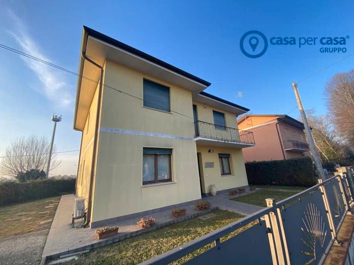 Casa con 5 locali in vendita in Crespino Via Santi Martino e Severo, Centro, Crespino