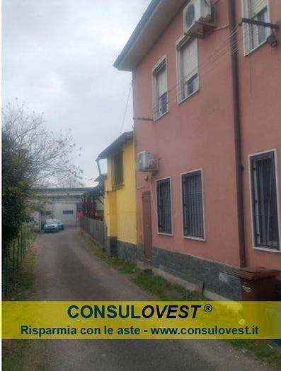 Casa bilocale in vendita in Via Alessandro Manzoni, Casirate Olona, Lacchiarella