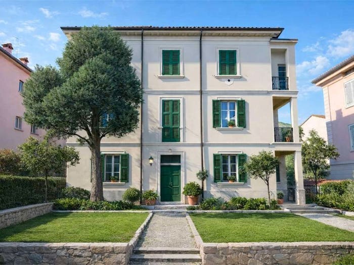 Appartamento con 6 locali in vendita in Via Cantù, Olginate